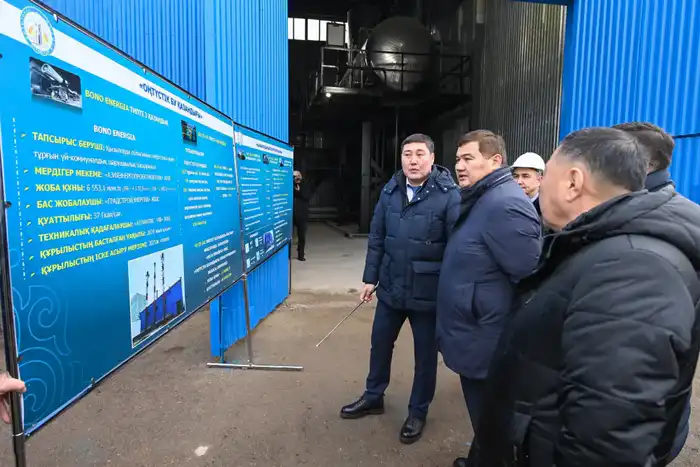 Региональный лидер приветствует работников коммунального сектора накануне Нового года {city2}