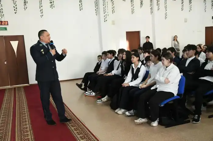 «Закон и порядок»: серию воспитательно-профилактических мероприятий проводят в столичной школе (6)