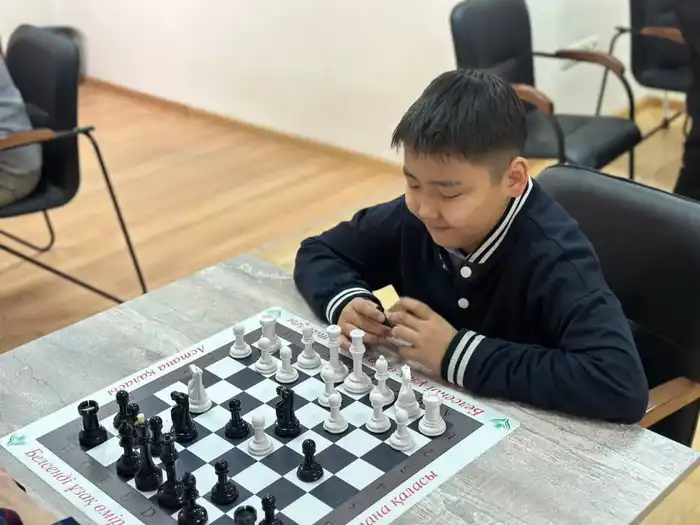 В Астане состоялась товарищеская встреча по шахматам среди пенсионеров и школьников (4)