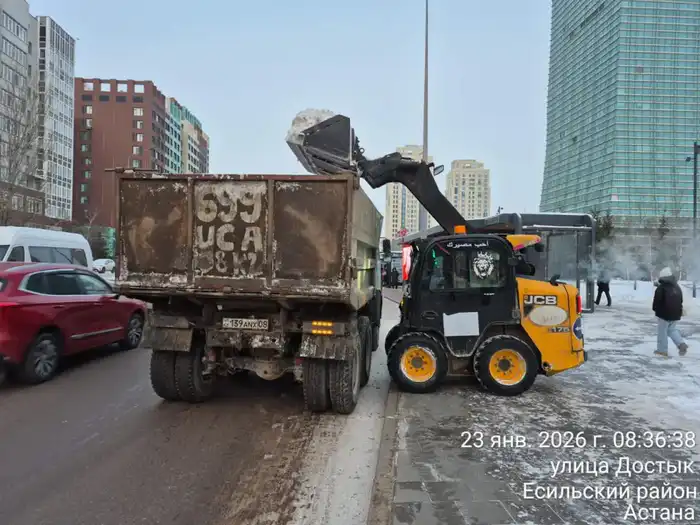 В борьбе со снегом в Астане задействовано более 1300 единиц спецтехники (3)