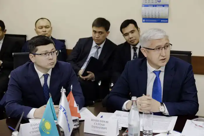 Депутаты Сената и представители профильных министерств ознакомились с производством пассажирских вагонов в Астане {city2}