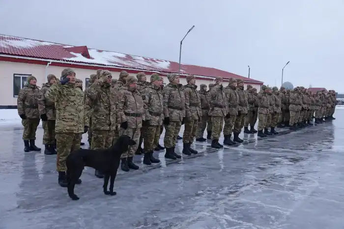 Собака Айқас в войсковой части 44813 служит помощником {city2}