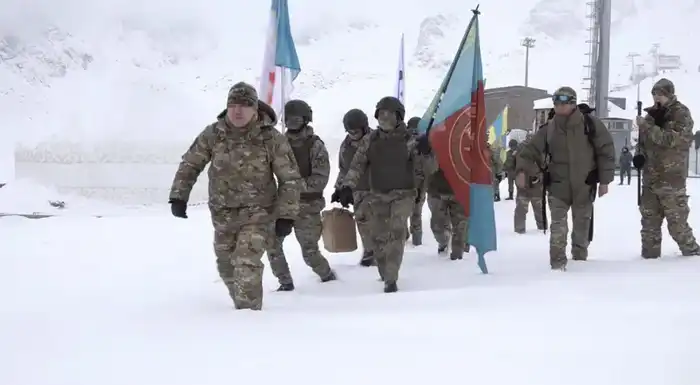 Курсанты силовых вузов Казахстана успешно преодолели 3500-метровый пик в Заилийском Алатау в рамках военно-патриотического мероприятия {city2}