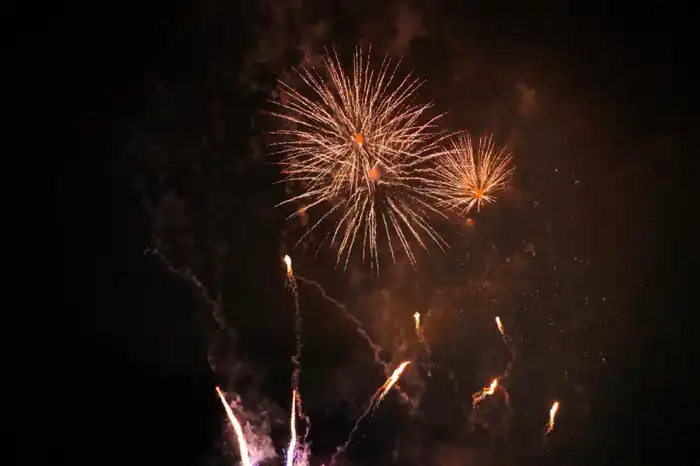 Новогодние салюты в Астане запустили в двух местах (9)