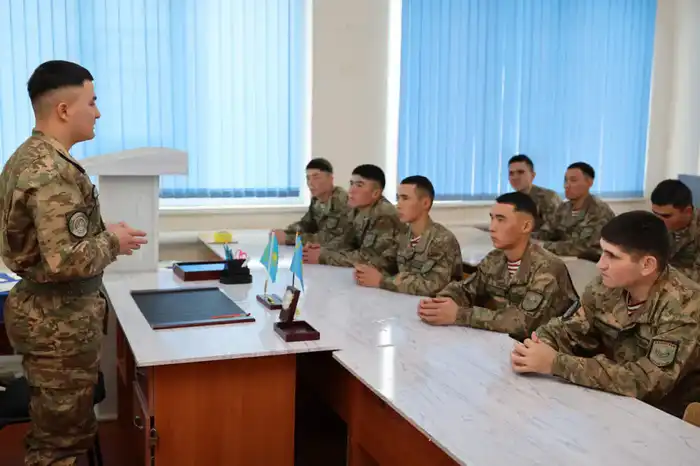 Солдат-полиглот из Национальной гвардии свободно говорит на семи языках {city2}