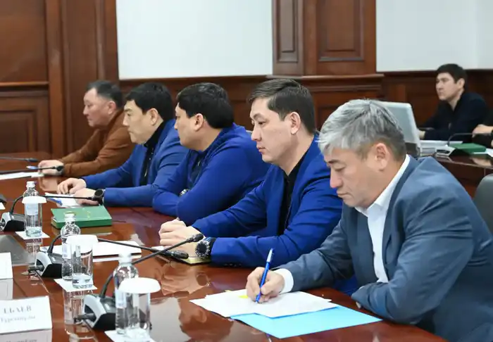 Коммунальные службы под контролем: обсуждение стабильности водоснабжения и электричества в области {city2}