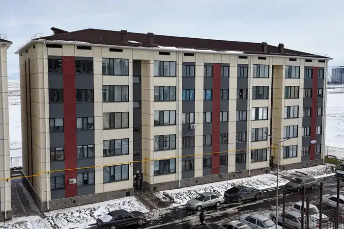 В МИКРОРАЙОНЕ «ТҰРАН» 24 СЕМЬИ ПОЛУЧИЛИ АРЕНДНОЕ ЖИЛЬЁ (10)