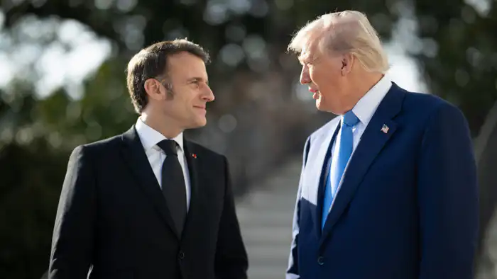 Трамп опубликовал переписку с Макроном в Truth Social, вызвав международное внимание {city2}