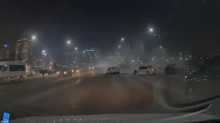 28 января в Астане на мосту Сарайшык произошло смертельное дорожно-транспортное происшествие, в результате которого погибли два человека. Полиция сообщает о трагедии, однако подробности инцидента пока не раскрыты. {city2}