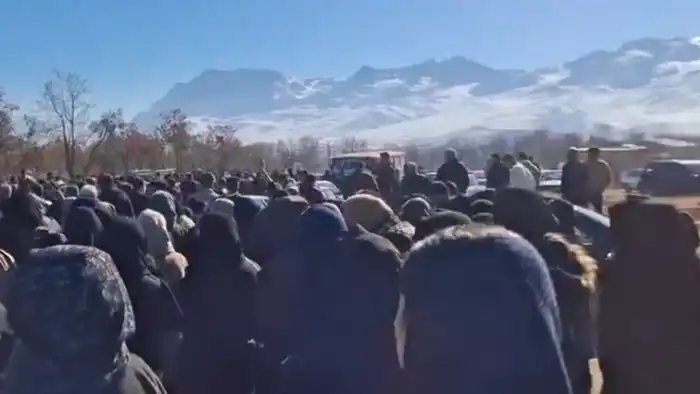 Социальное недовольство и борьба за права: причины протестов в Иране {city2}