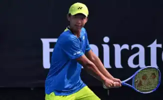 17-летний казахстанец Зангар Нурланулы пробился в полуфинал юниорского Australian Open, став единственным из трех казахстанских юниоров, достигнувшим этой стадии