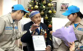 Поздравление ветерана Второй мировой войны Ыскака Кусаинова с 102-летием в Талдыкоргане
