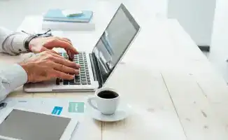 Избыток вакансий в 2025 году: последствия для рынка труда и соискателей