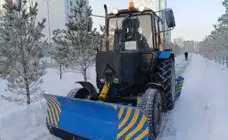 В Астане продолжается масштабная уборка снега с использованием более 1 100 единиц спецтехники