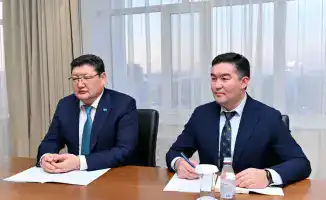 Аким области Абай Берик Уали встретился с поэтом Төлегеном Жангалиевым, обладателем государственной стипендии в сфере культуры на 2025 год.