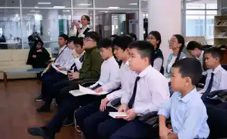 Круглый стол в Алматы: обсуждение национальных ценностей через призму романа 'Әке'