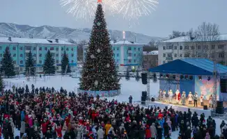 Светлый праздник на Придворцовой площади: Риддер встречает Новый год под звуки музыки и яркие огни фейерверка