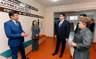 Аким области обсудил проблемы и модернизацию гимназии №6 в Семее