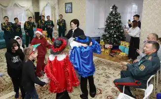 Национальная гвардия поздравила детей из детских домов с Новым годом
