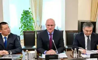 Роман Скляр и Чжао Тинъюн обсуждают инвестиции в промышленный парк в Павлодарской области с акцентом на международное сотрудничество