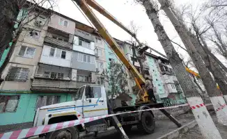 Аким области Ербол Карашукеев инспектирует восстановительные работы после пожара в Таразе