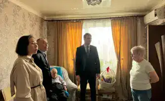 В Алматы поздравили ветерана ВОВ Анатолия Попова с 100-летием