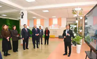 Аким области и министр образования проверили материально-техническую базу школы-лицея №277 в Байконуре