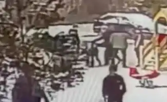 В Астане мужчина вмешался в драку между детьми: видео инцидента стало вирусным