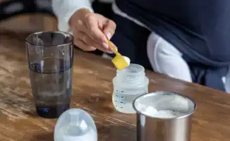Danone отзывает детские смеси в Германии: "токсичный сюрприз" в банке
