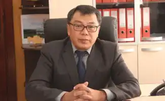 Скандал вокруг почётного гражданства: экс-аким, осуждённый за взятку, вновь в центре внимания в области Абай