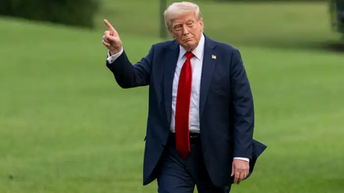 Трамп призывает Европу усилить внимание на Украине, критикуя её за отвлечение на Гренландию {city2}