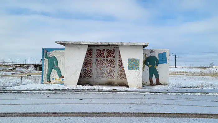 Советская остановка с барельефами, село Павловка, Акмолинская область.