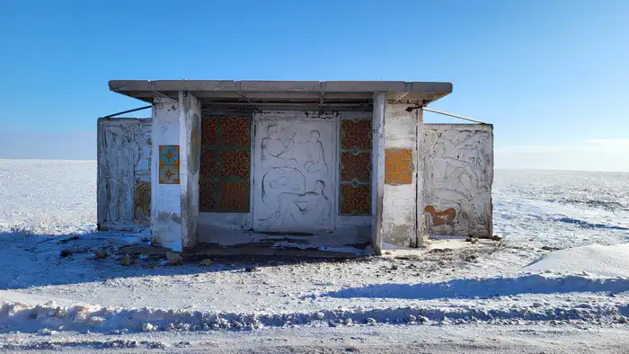 Советская остановка с барельефами, село Целинное, Акмолинская область.
