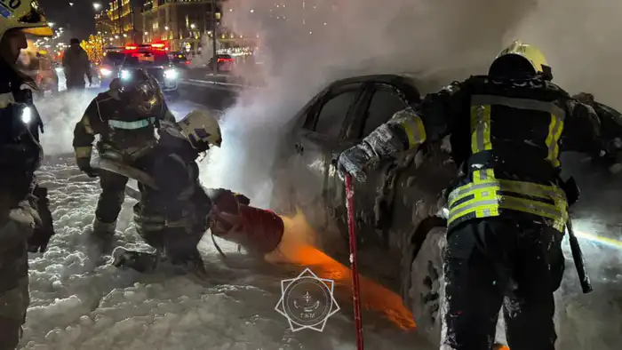 В Астане загорелся легковой автомобиль: без жертв и пострадавших {city2}