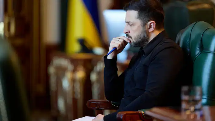 Зеленский предупреждает о подготовке России к новому массированному удару по Украине {city2}