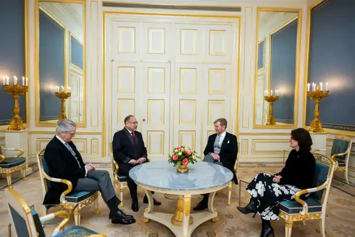 Казахстанский посол вручил грамоты в Нидерландах {city2}