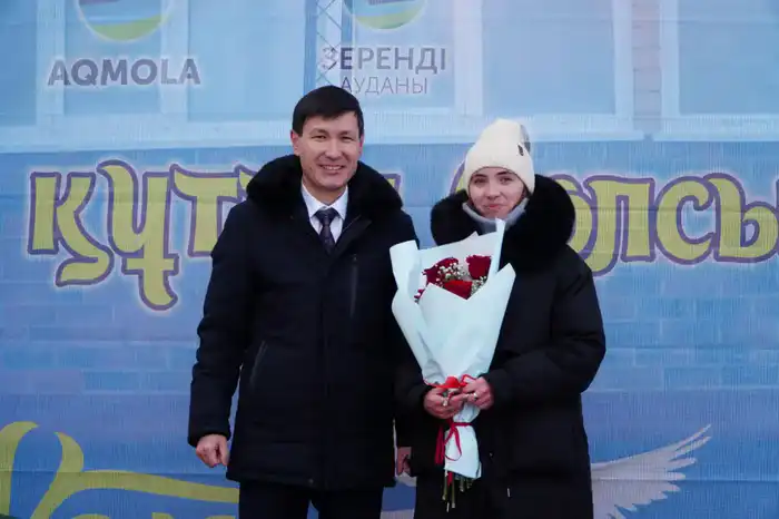 В Акмолинской области социально уязвимым категориям граждан вручены ключи от новых квартир (9)