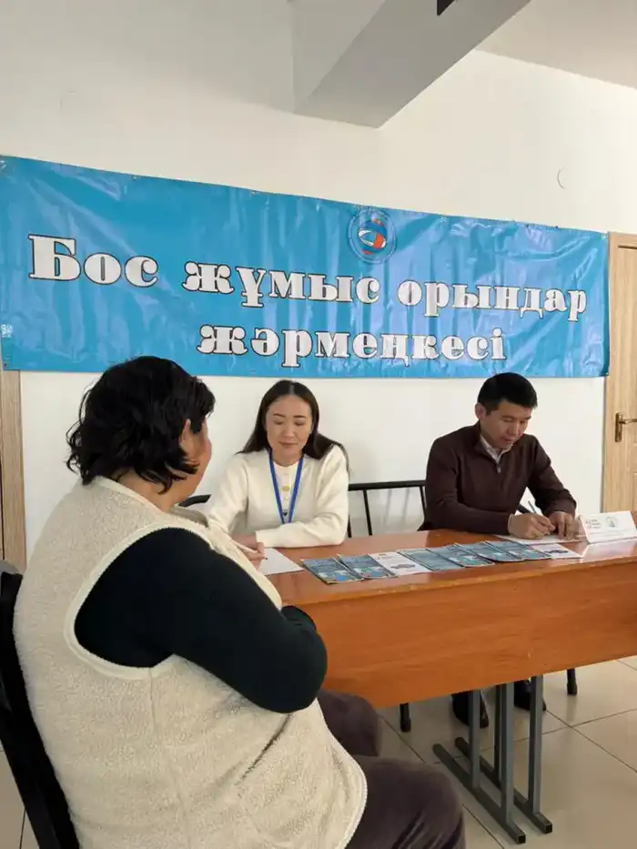 Мост к стабильности: ярмарка вакансий открывает новые горизонты для безработных в Райымбекском районе {city2}