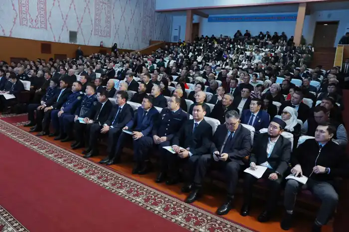 Встреча Ербола Карашукеева с жителями Байзакского района обсуждение социально-экономического развития {city2}