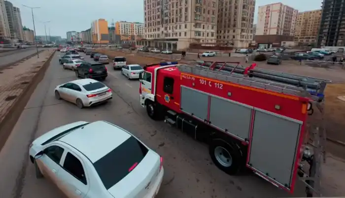 Уступка дороги пожарным в Казахстане акция Жол бер {city2}