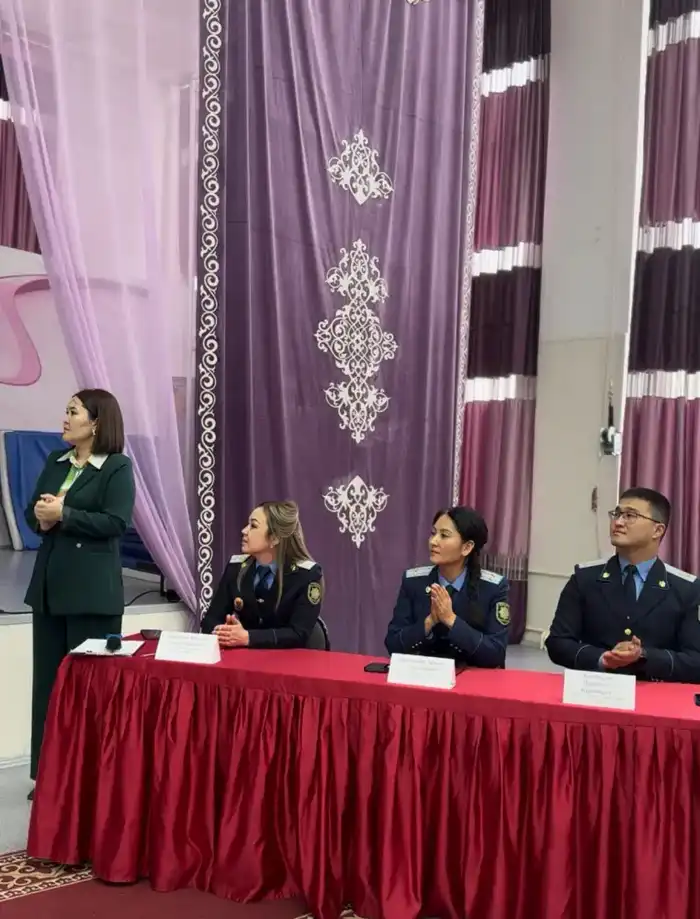 В столичной школе стартовал клуб «Будущие прокуроры» {city2}