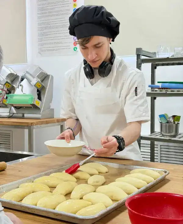 Инклюзия в действии: в Карагандинской области подростки с особыми потребностями осваивают профессию кондитера (5)