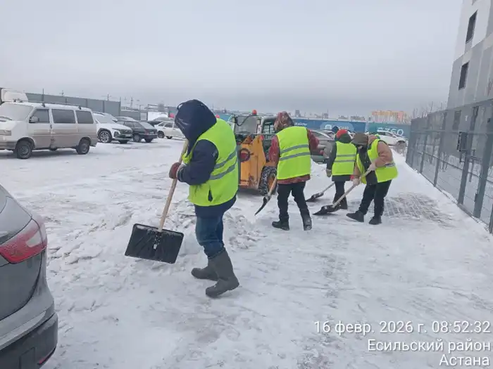 Около 1 700 единиц спецтехники задействовано в снегоуборочных работах в Астане (6)