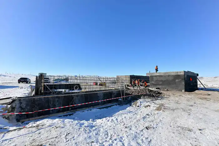 В селе Кенгирбай би Абайского района проводится реконструкция системы водопровода (10)