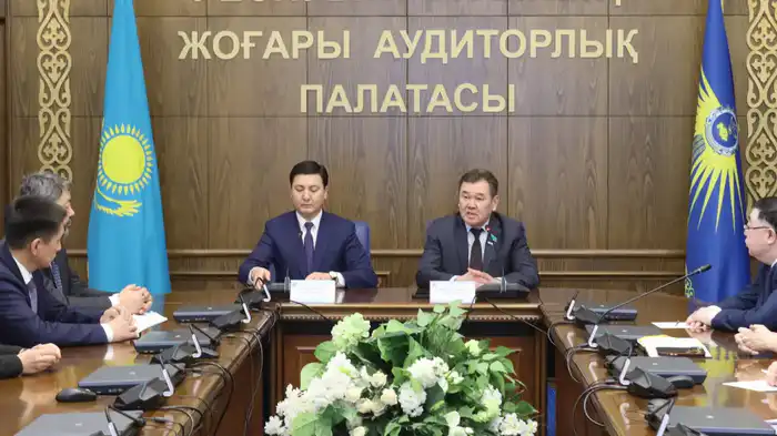 Обсуждение новой Конституции Казахстана в Высшей аудиторской палате: важность участия граждан {city2}