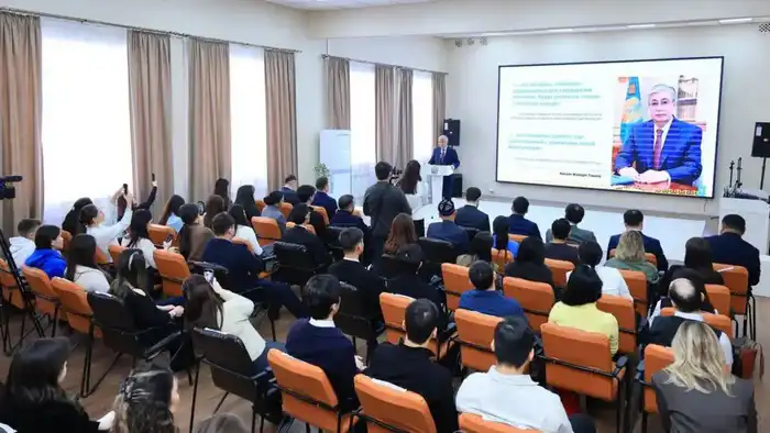 Молодёжные лидеры Карагандинской области обсудили проект новой Конституции Казахстана и её важность для граждан {city2}