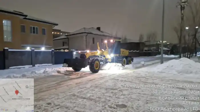 1700 единиц спецтехники вышли на уборку снега в Астане ночью (8)