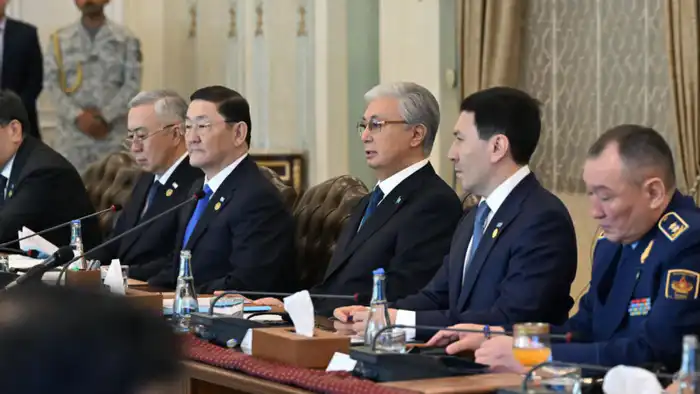 Токаев и премьер-министр Пакистана обсудили амбициозные планы по увеличению торговли до 1 миллиарда долларов {city2}