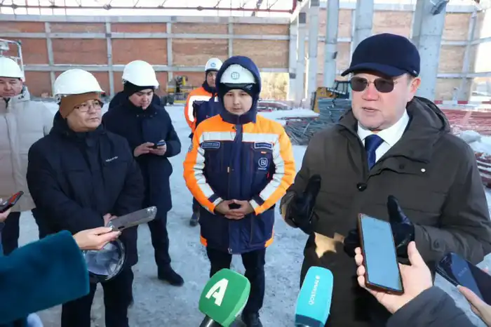 Аким Костанайской области ознакомился с реконструкцией аквапарка «Осьминог» в Костанае {city2}