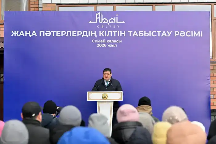 В Семее около 30 семьям вручили ключи от квартир (2)